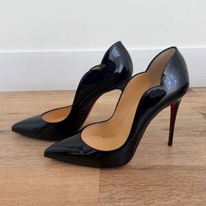 Christian Louboutin Hot Chick pumps
